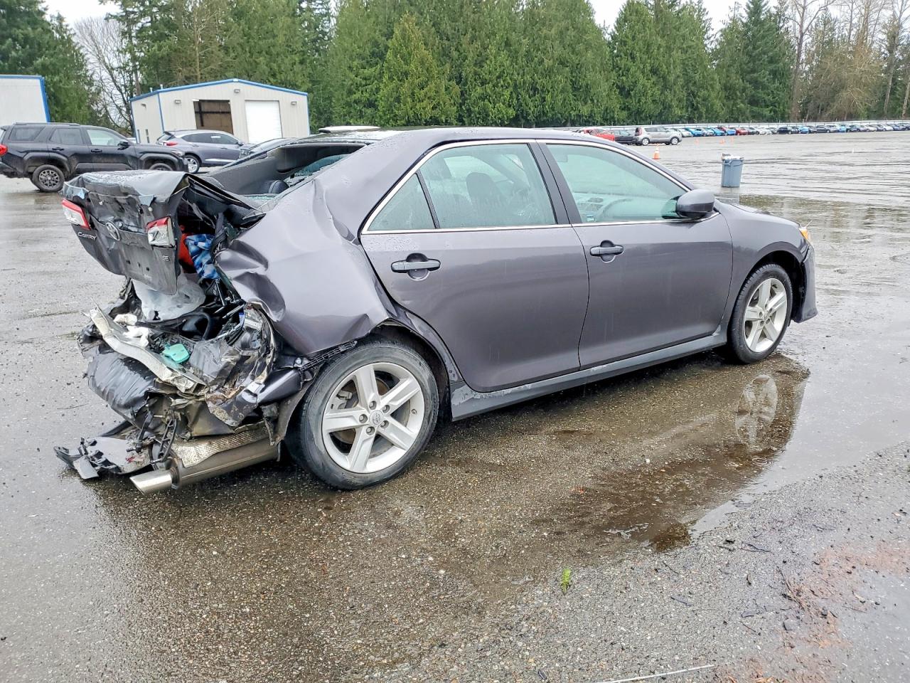 2014 TOYOTA CAMRY L photo 3