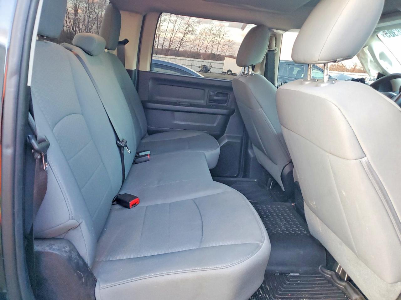 2014 RAM 1500 ST photo 10