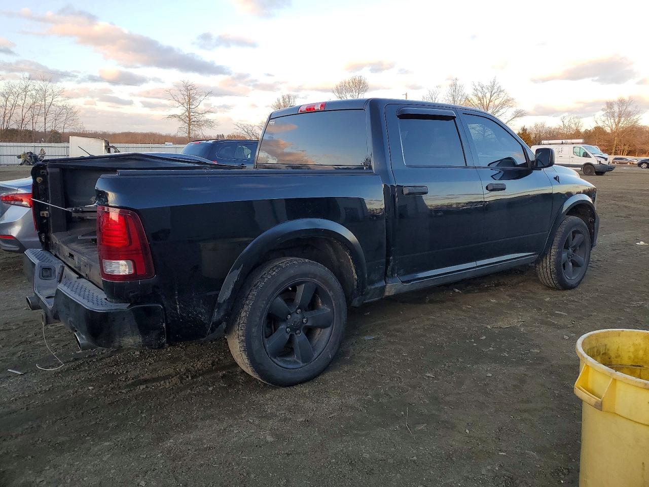 2014 RAM 1500 ST photo 3