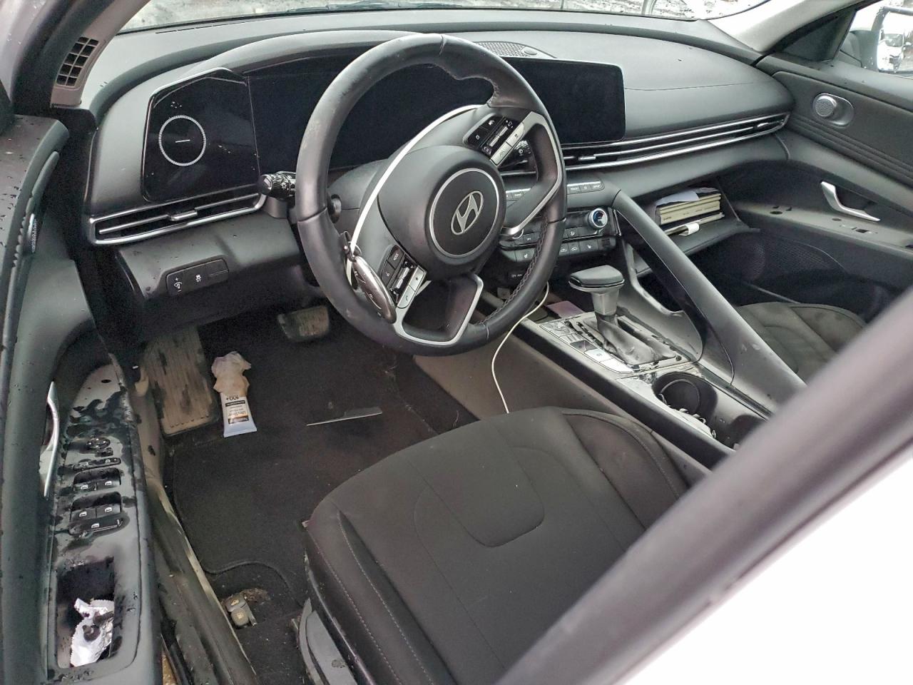 2024 HYUNDAI ELANTRA SEL photo 8