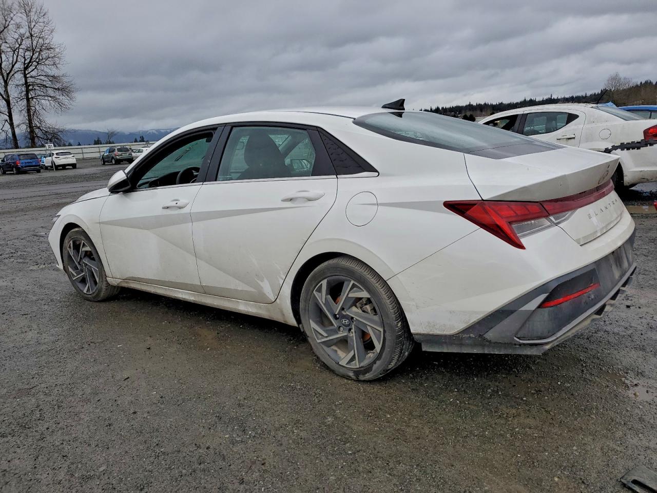 2024 HYUNDAI ELANTRA SEL photo 2