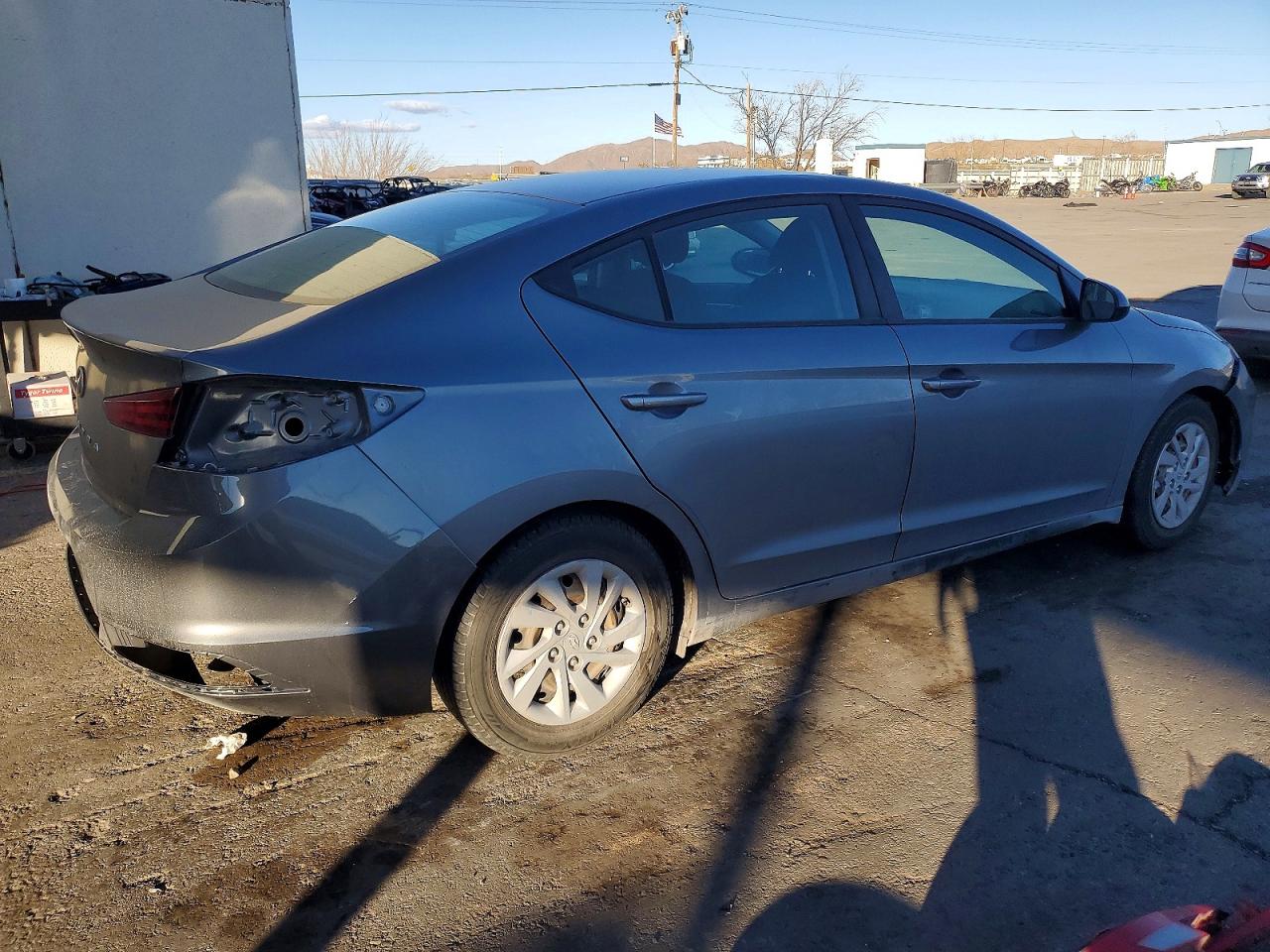 2019 HYUNDAI ELANTRA SE photo 3