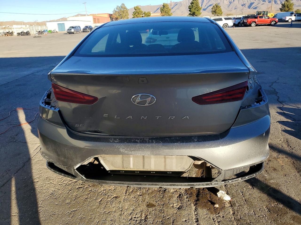 2019 HYUNDAI ELANTRA SE photo 6