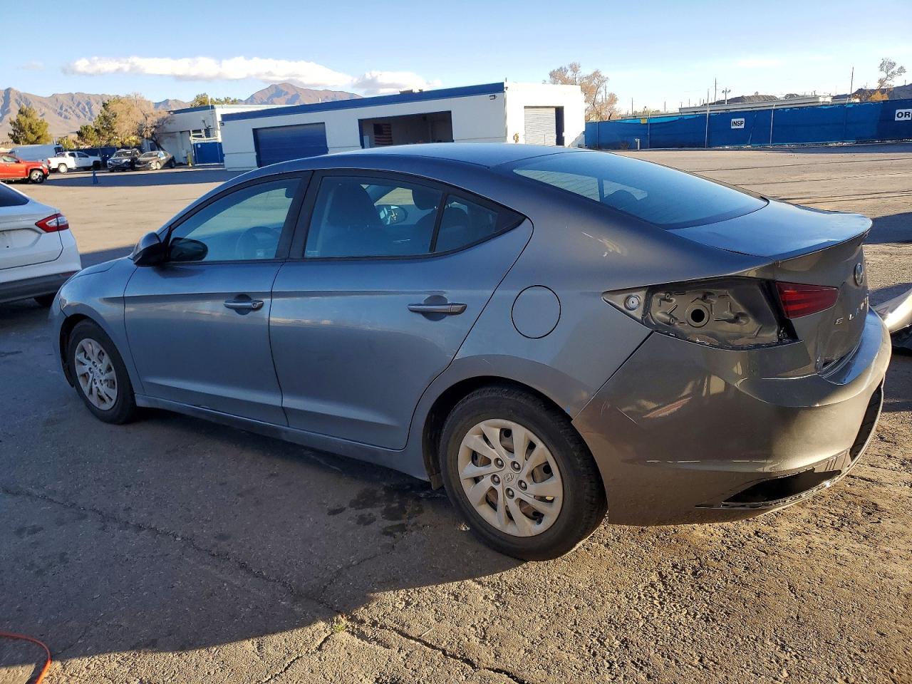 2019 HYUNDAI ELANTRA SE photo 2
