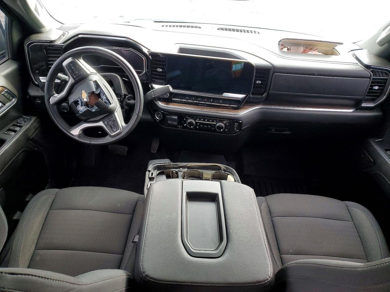 2024 CHEVROLET SILVERADO K1500 LT photo 8