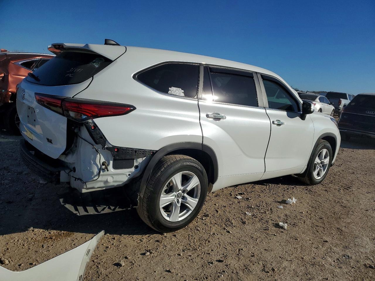 2023 TOYOTA HIGHLANDER L photo 3