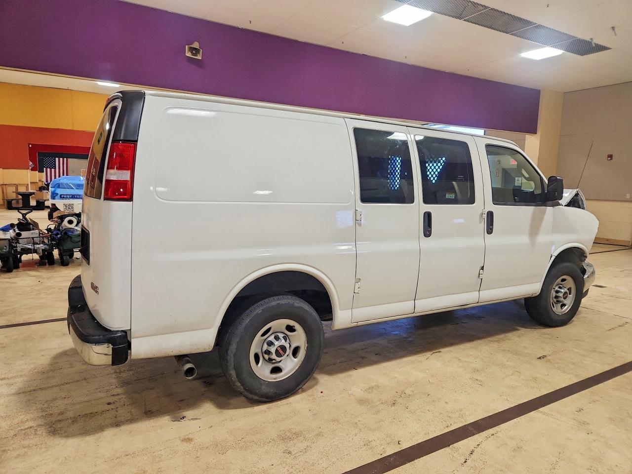 2021 GMC SAVANA G2500 DELIVERY VAN photo 3