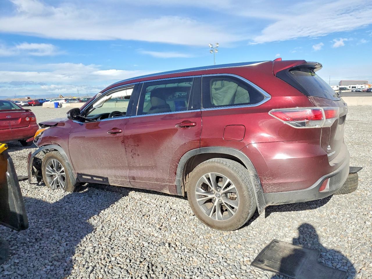 2016 TOYOTA HIGHLANDER XLE photo 2
