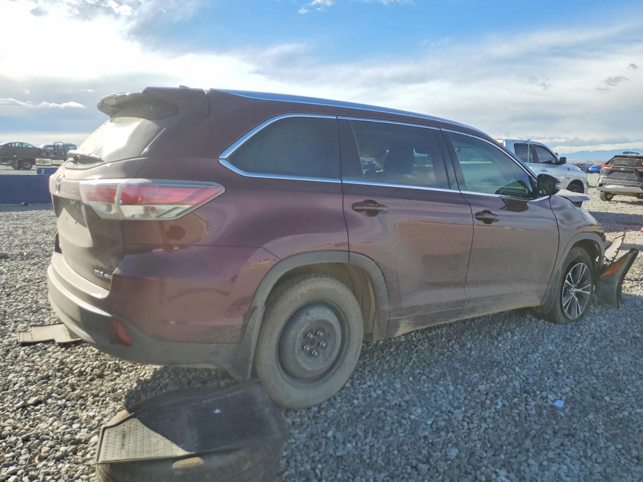 2016 TOYOTA HIGHLANDER XLE photo 3