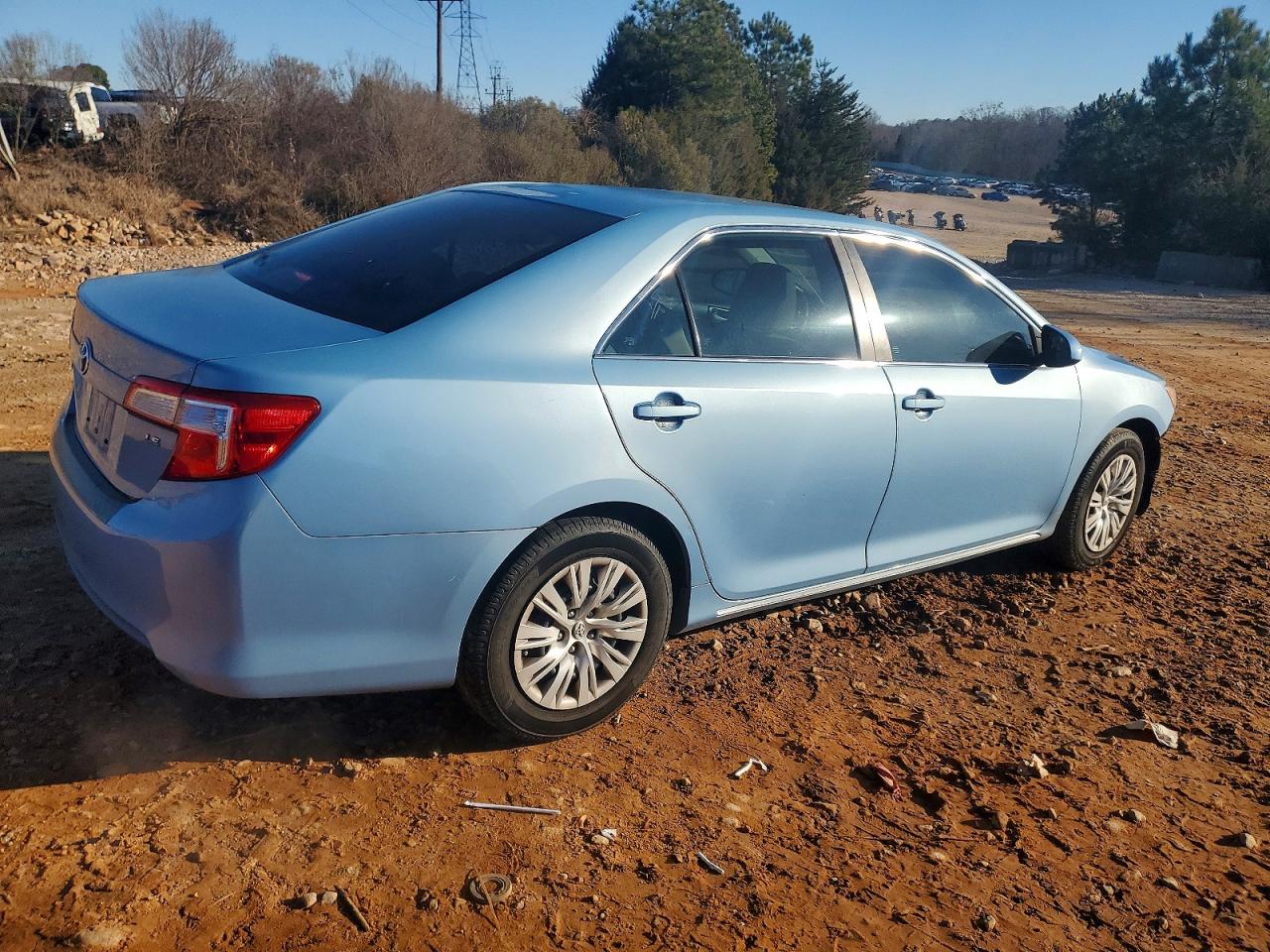 2013 TOYOTA CAMRY L photo 3