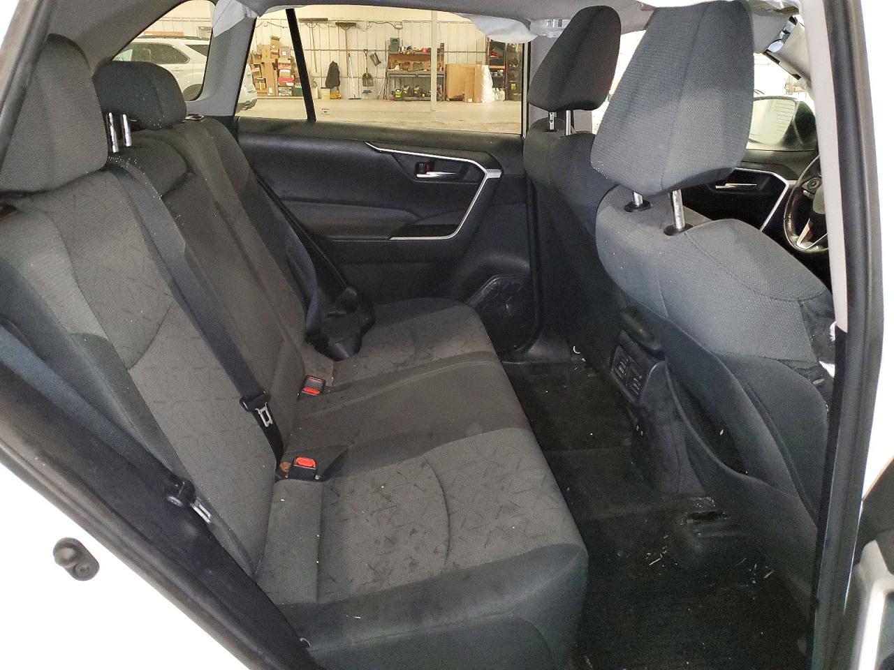 2021 TOYOTA RAV4 XLE photo 11