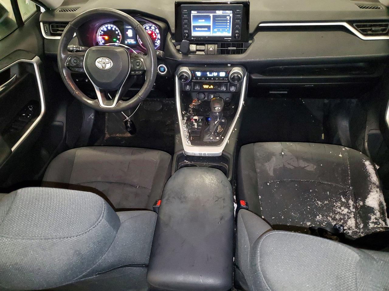 2021 TOYOTA RAV4 XLE photo 8