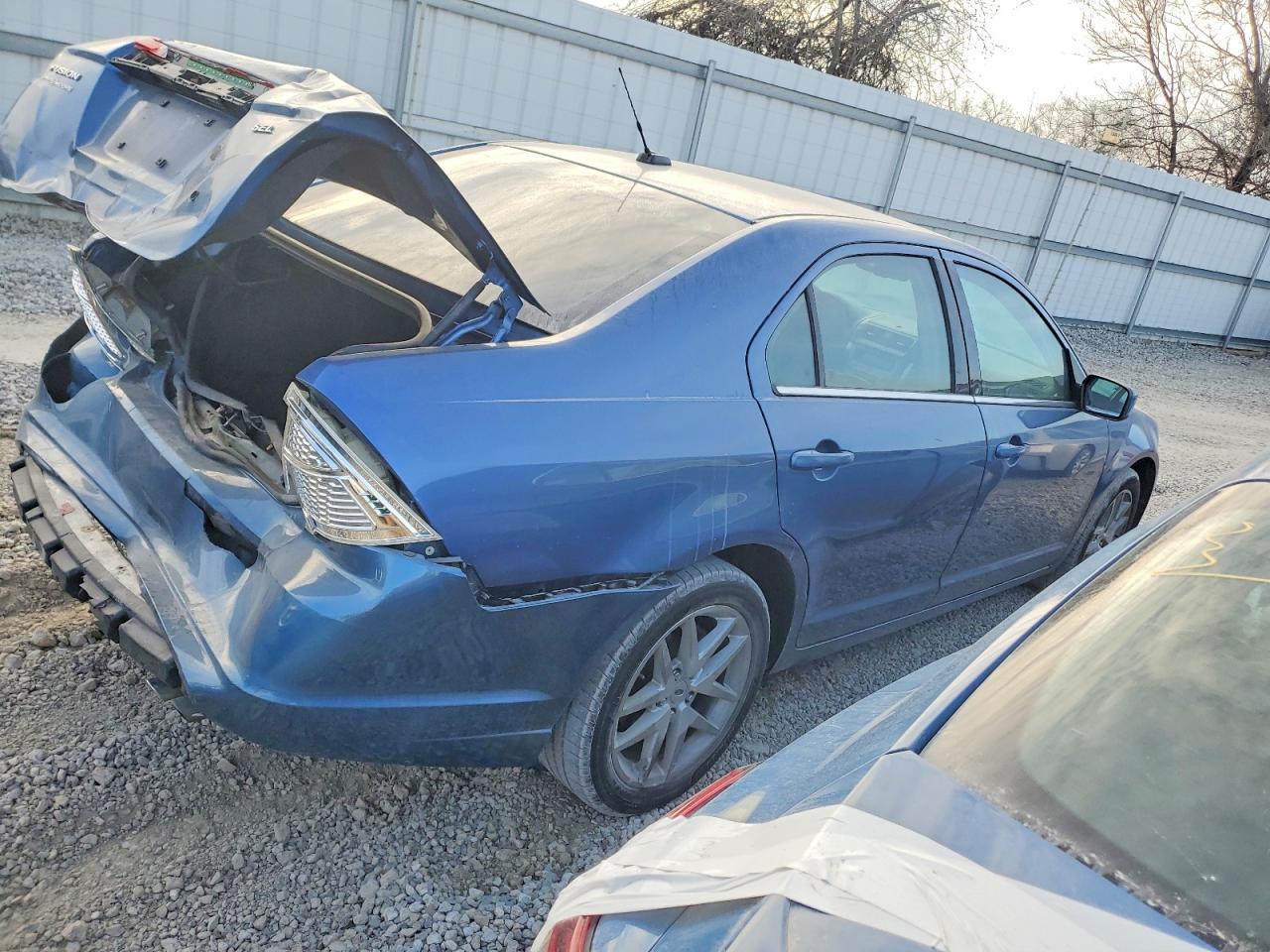 2010 FORD FUSION SEL photo 3