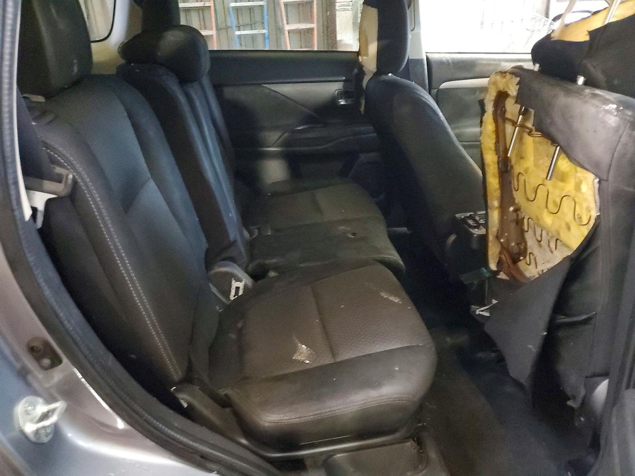2018 MITSUBISHI OUTLANDER SE photo 11