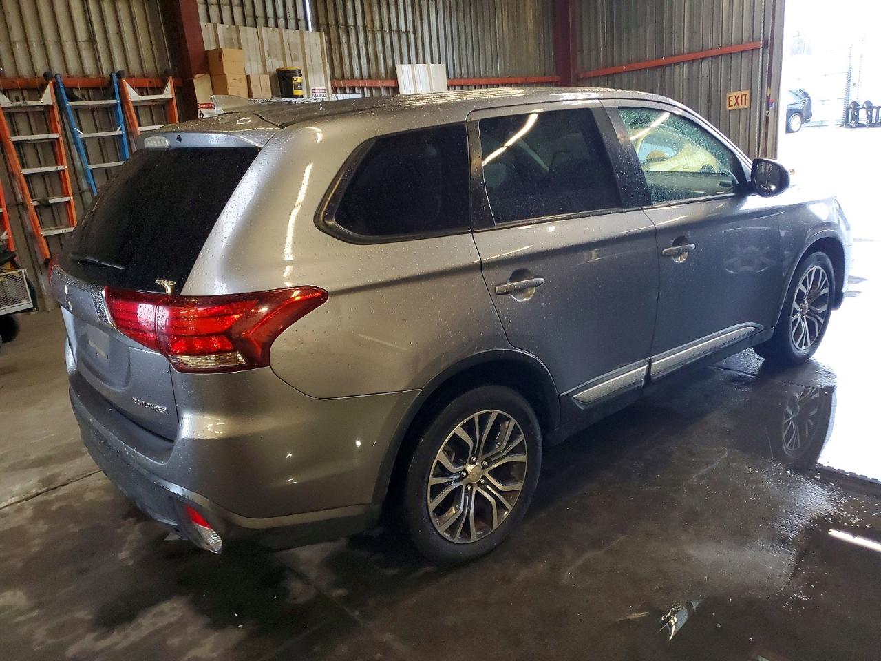 2018 MITSUBISHI OUTLANDER SE photo 3