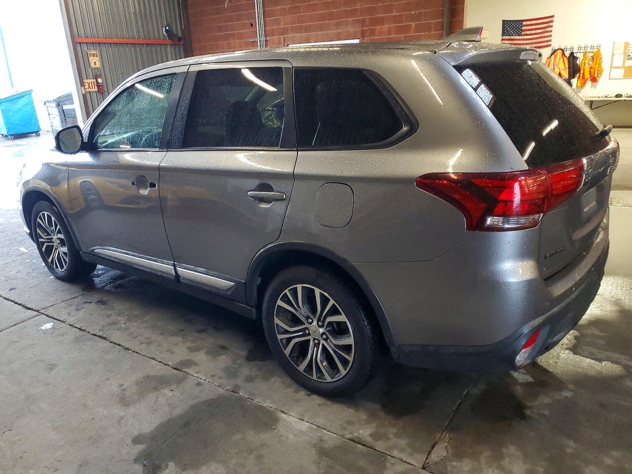 2018 MITSUBISHI OUTLANDER SE photo 2