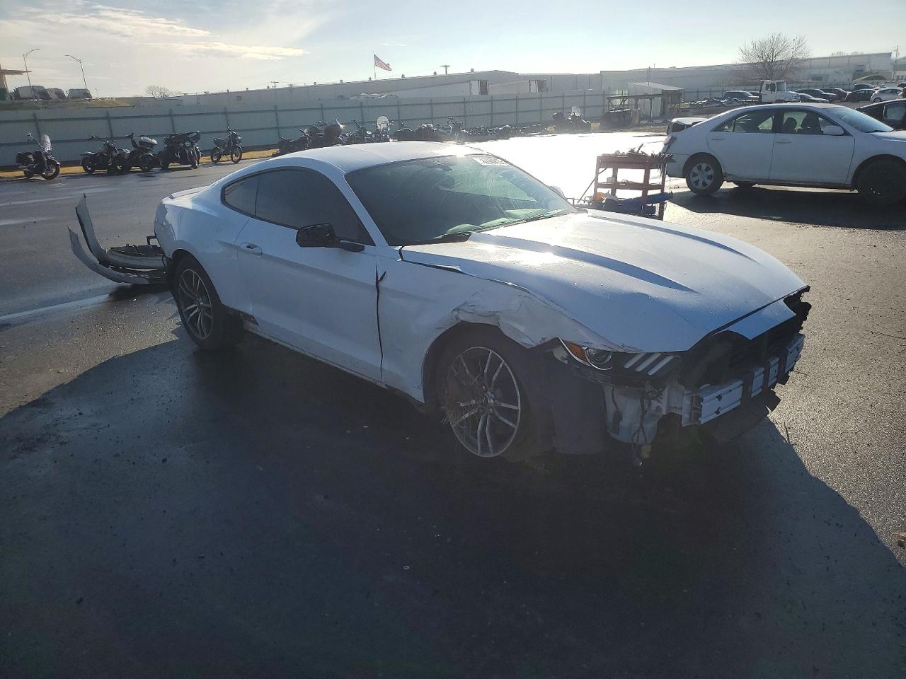 2017 FORD MUSTANG photo 4