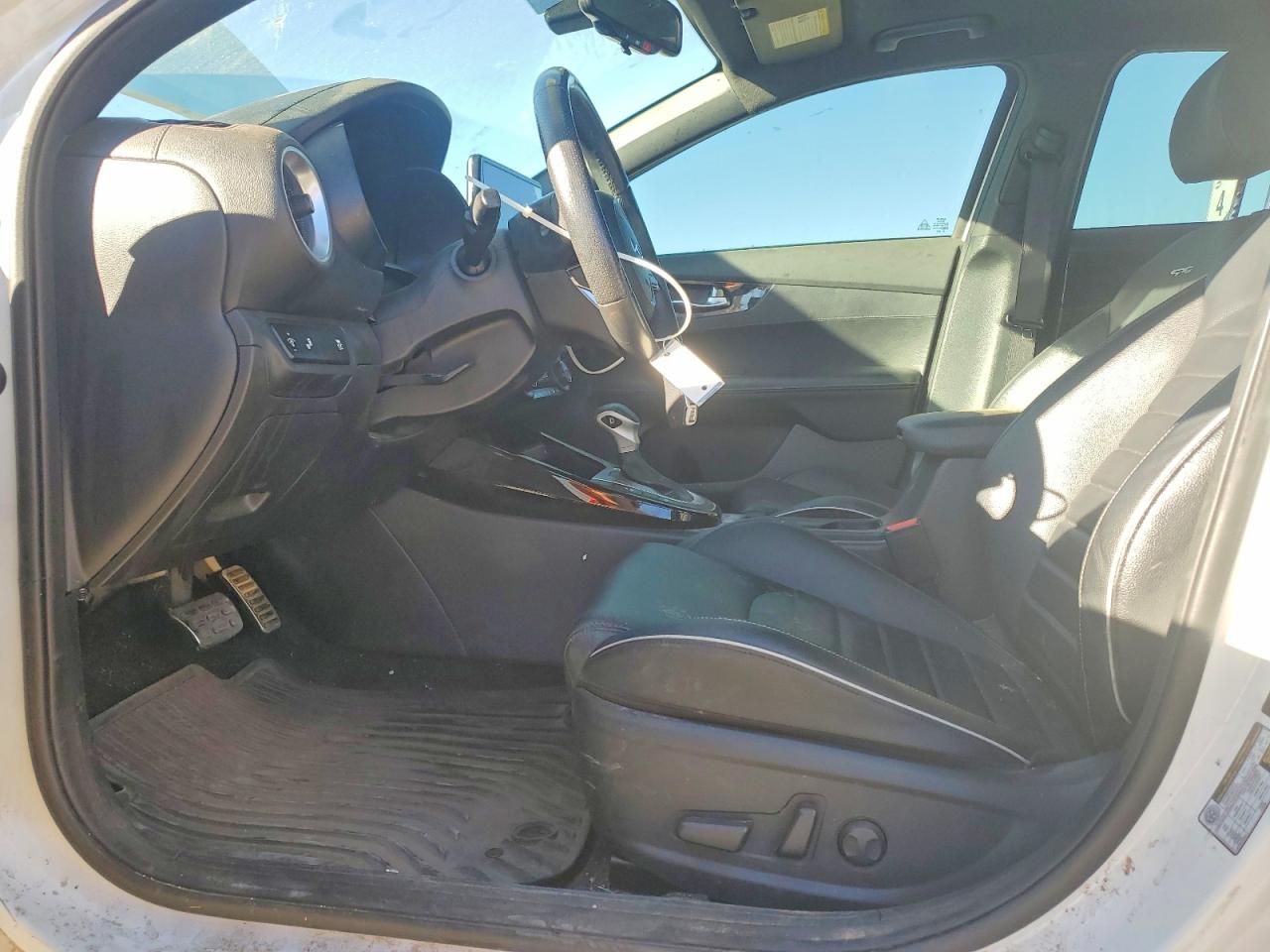2024 KIA FORTE GT LINE photo 7