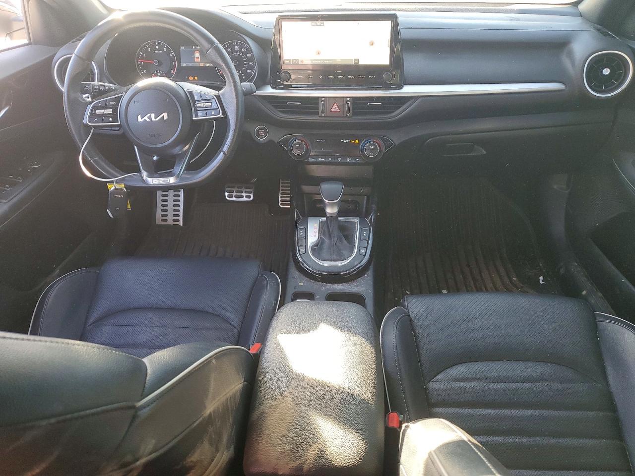 2024 KIA FORTE GT LINE photo 8