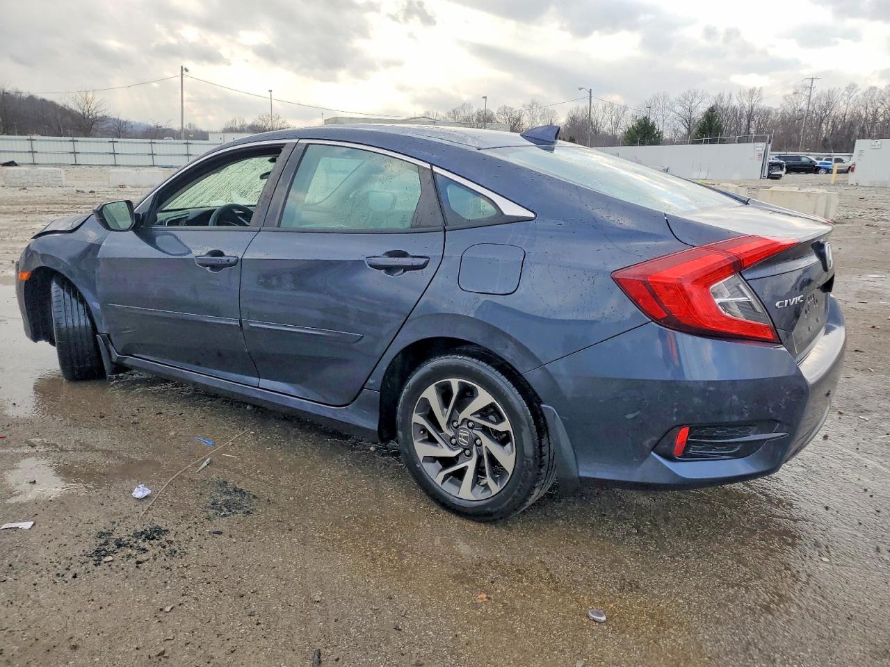 2017 HONDA CIVIC EX photo 2