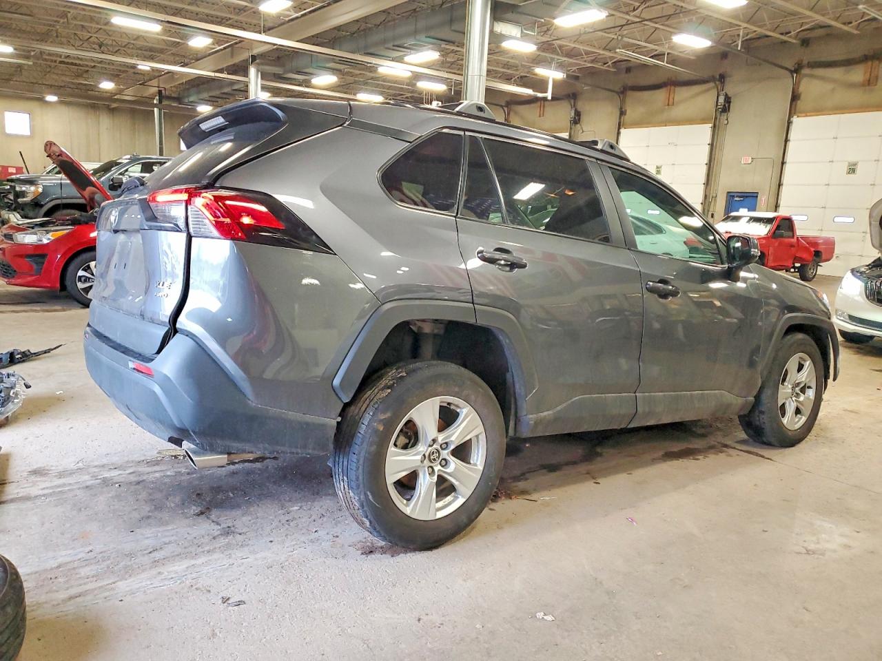 2021 TOYOTA RAV4 XLE photo 3