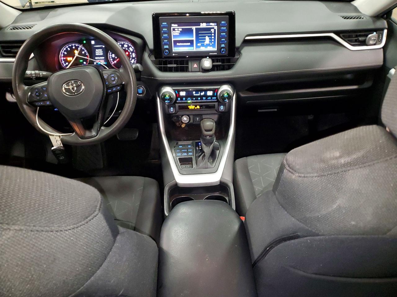 2021 TOYOTA RAV4 XLE photo 8