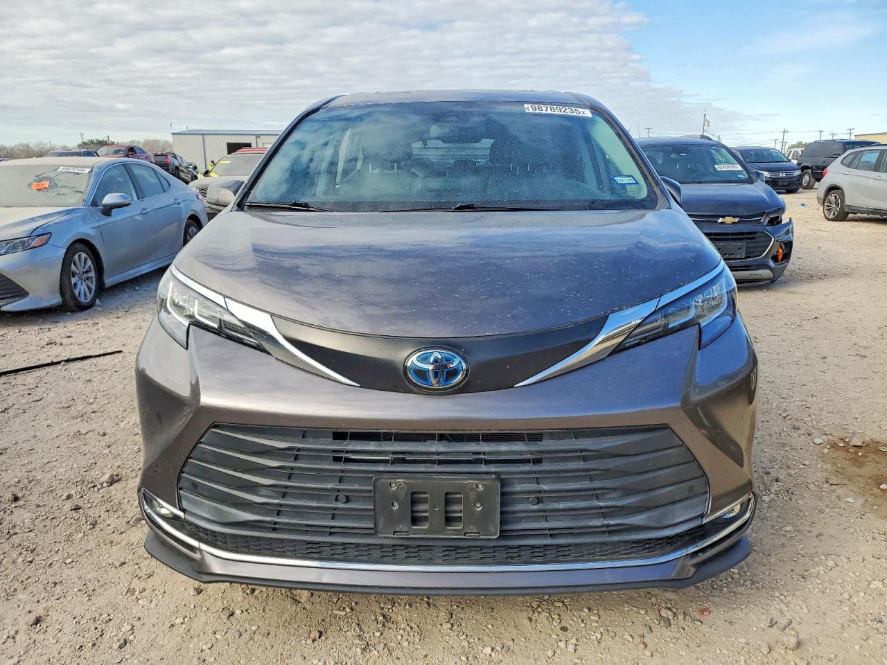 2021 TOYOTA SIENNA XLE photo 5