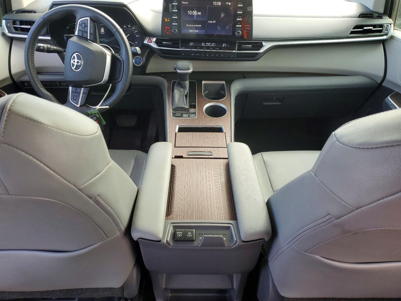 2021 TOYOTA SIENNA XLE photo 8