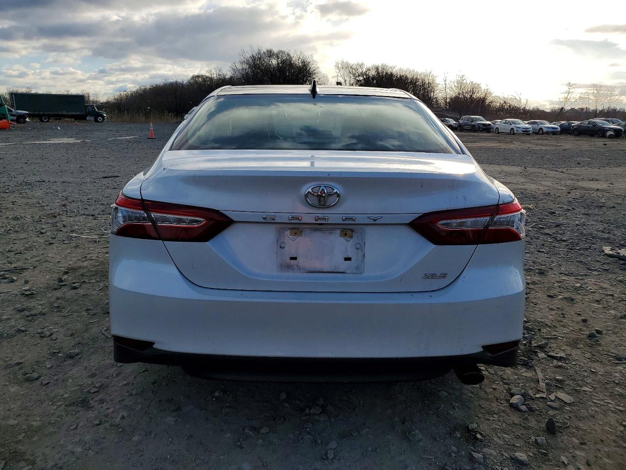 2020 TOYOTA CAMRY XLE photo 6