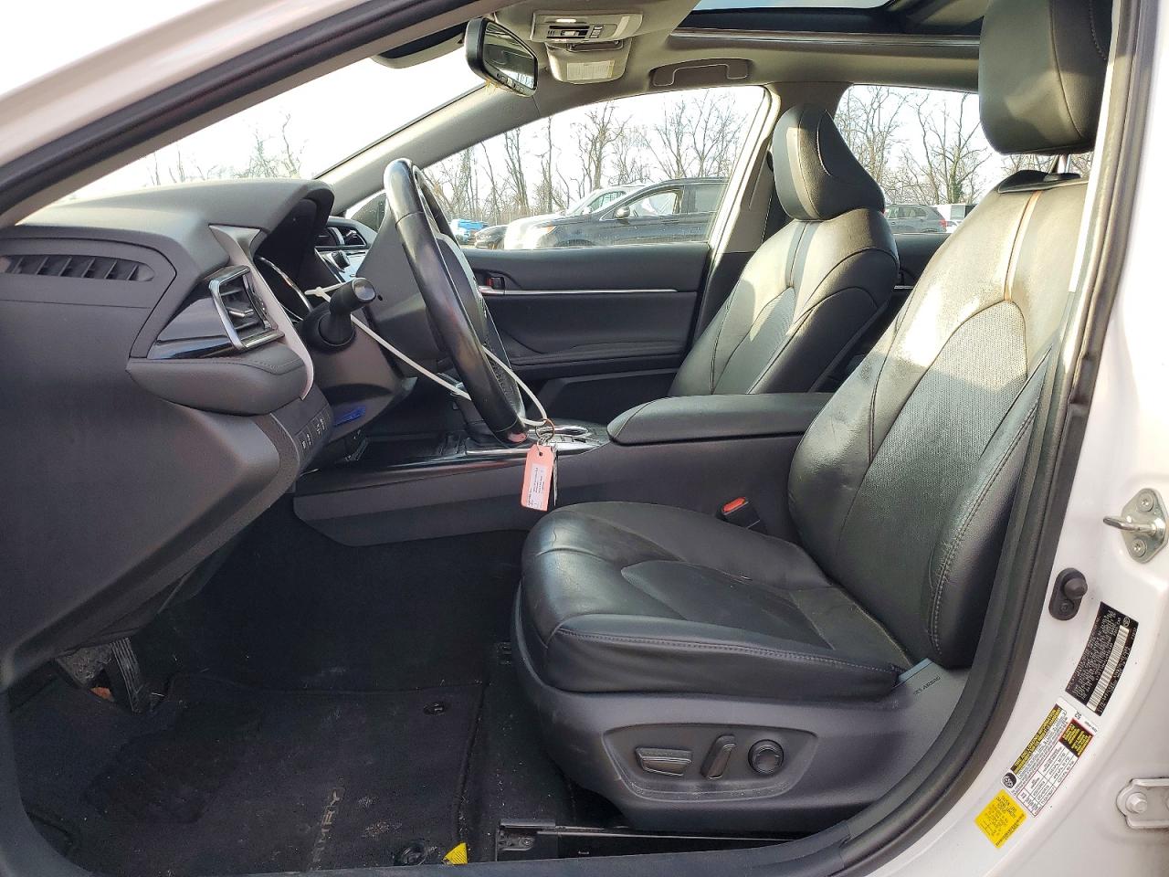 2020 TOYOTA CAMRY XLE photo 7