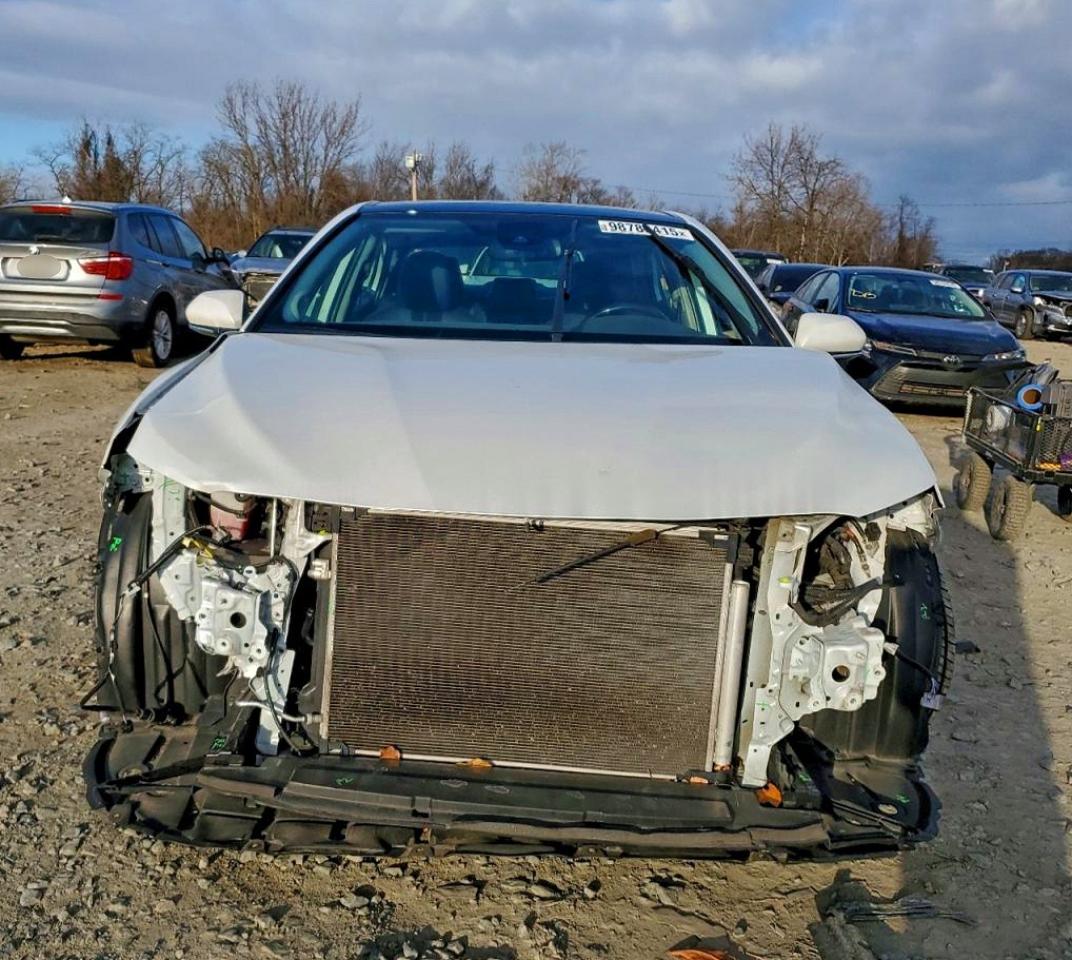 2020 TOYOTA CAMRY XLE photo 5
