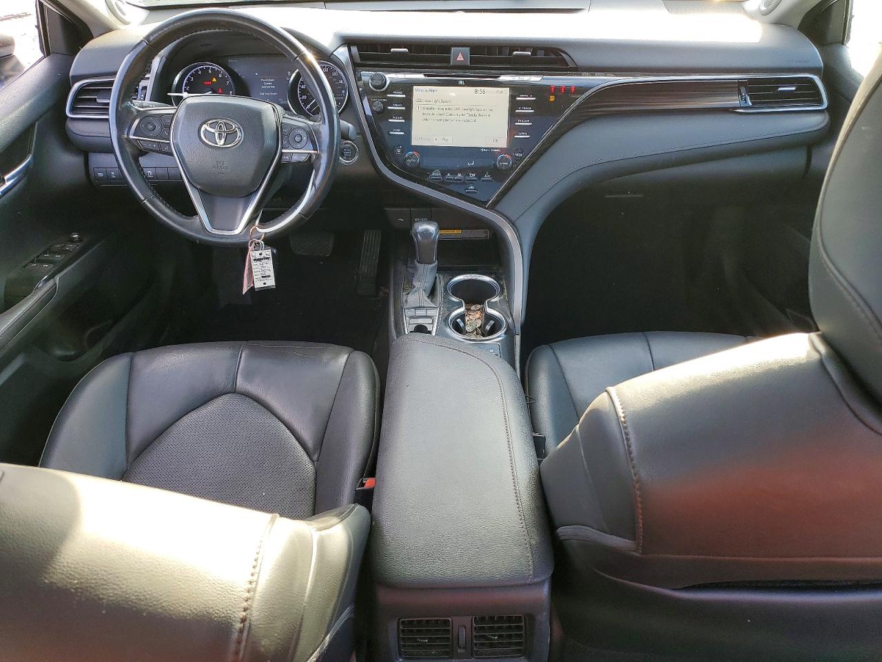 2020 TOYOTA CAMRY XLE photo 8