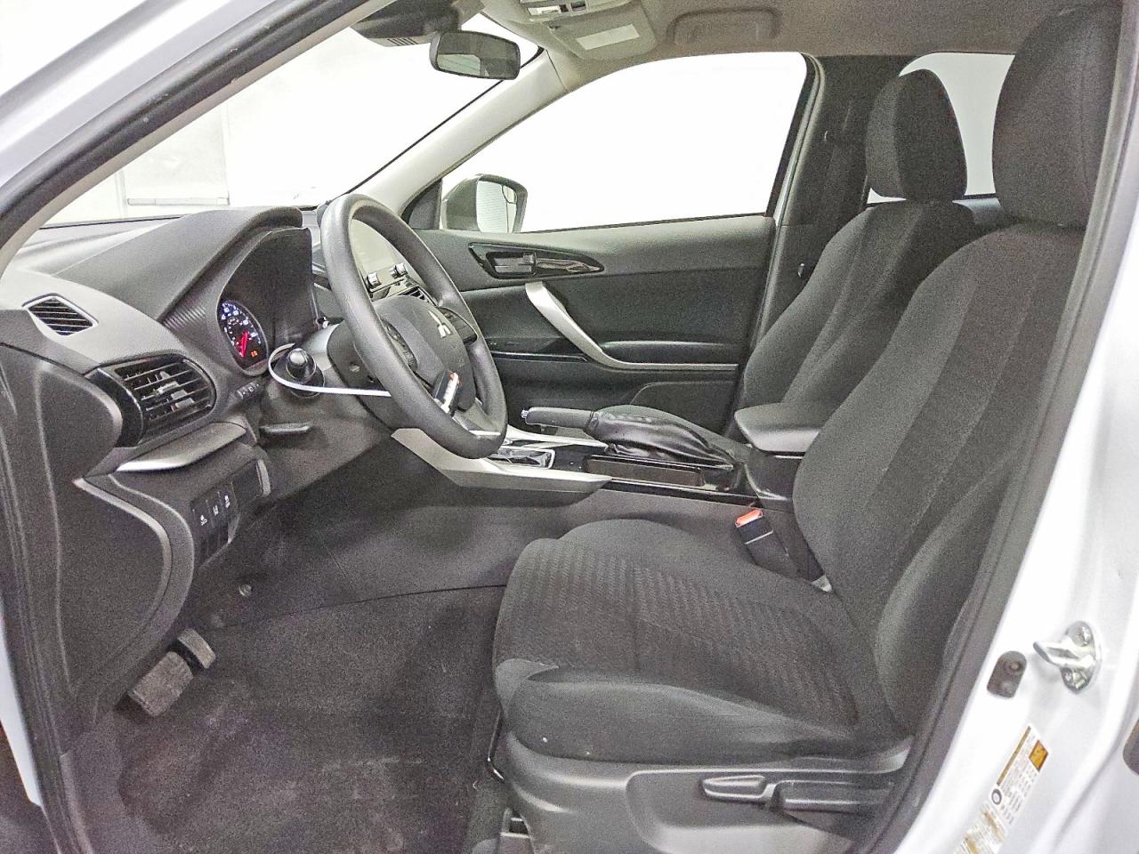 2024 MITSUBISHI ECLIPSE CROSS LE photo 7
