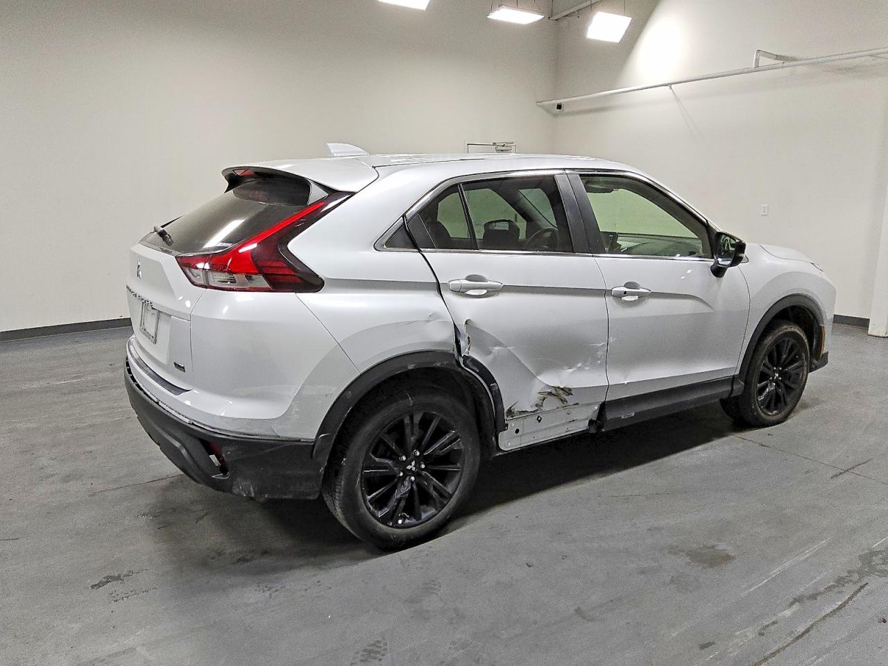 2024 MITSUBISHI ECLIPSE CROSS LE photo 3