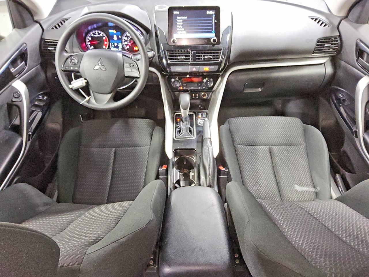 2024 MITSUBISHI ECLIPSE CROSS LE photo 8
