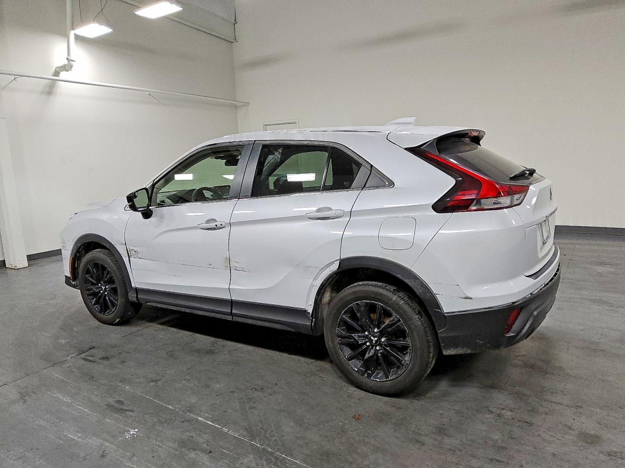 2024 MITSUBISHI ECLIPSE CROSS LE photo 2