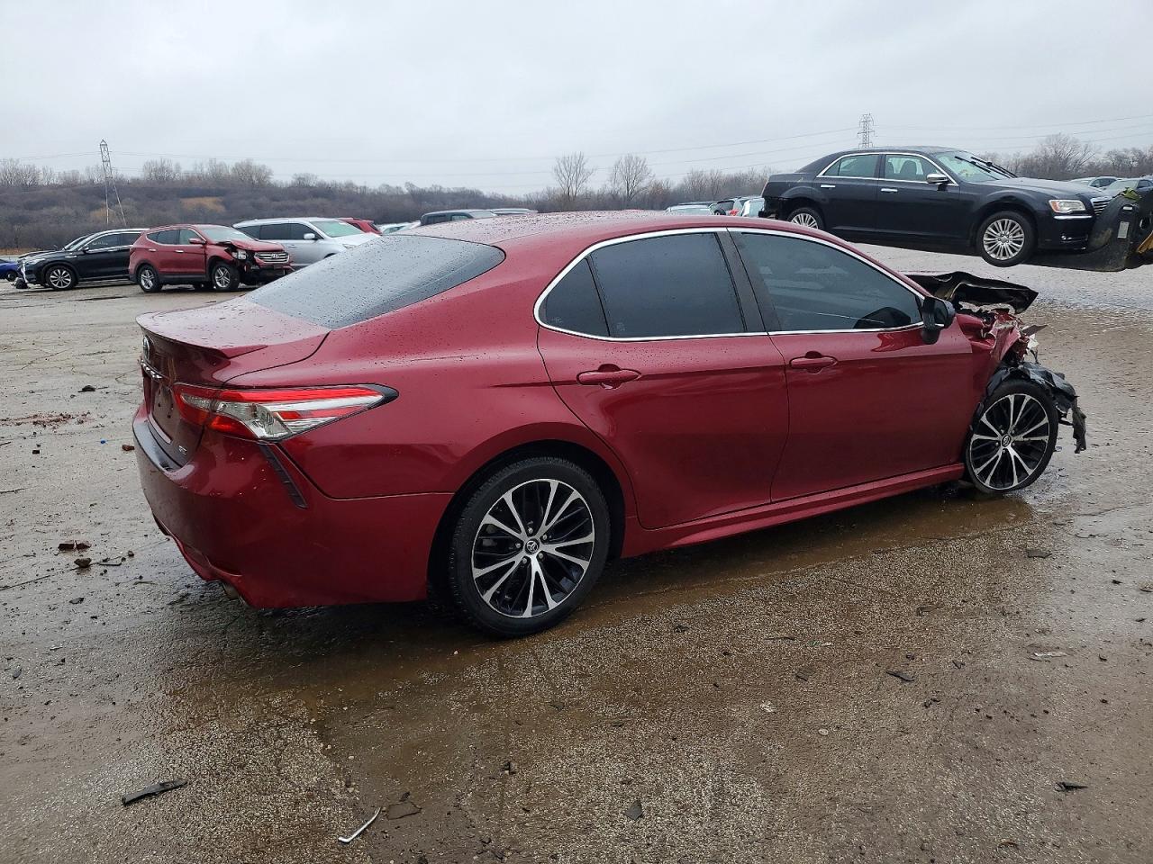 2018 TOYOTA CAMRY L photo 3