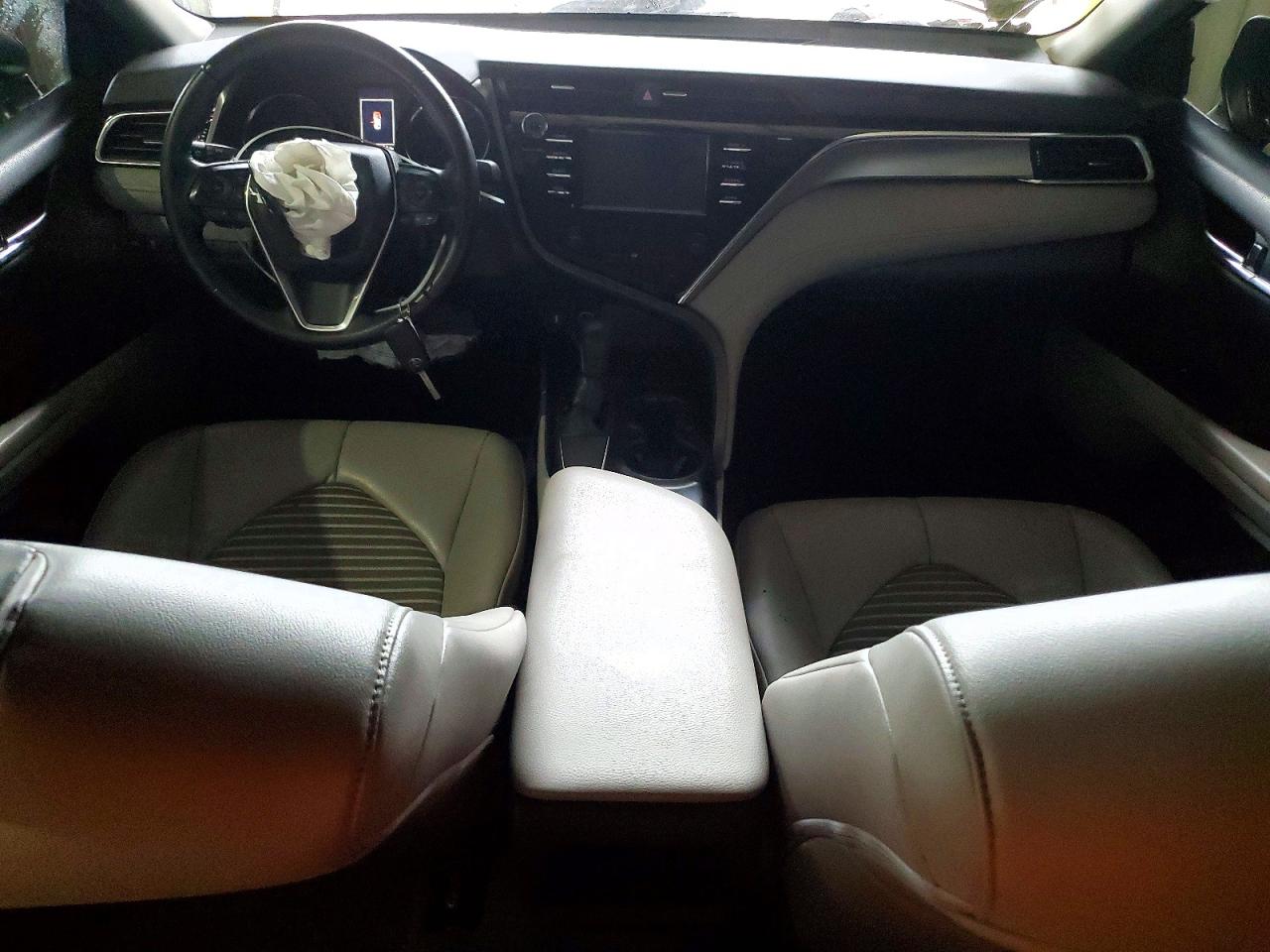 2018 TOYOTA CAMRY L photo 8