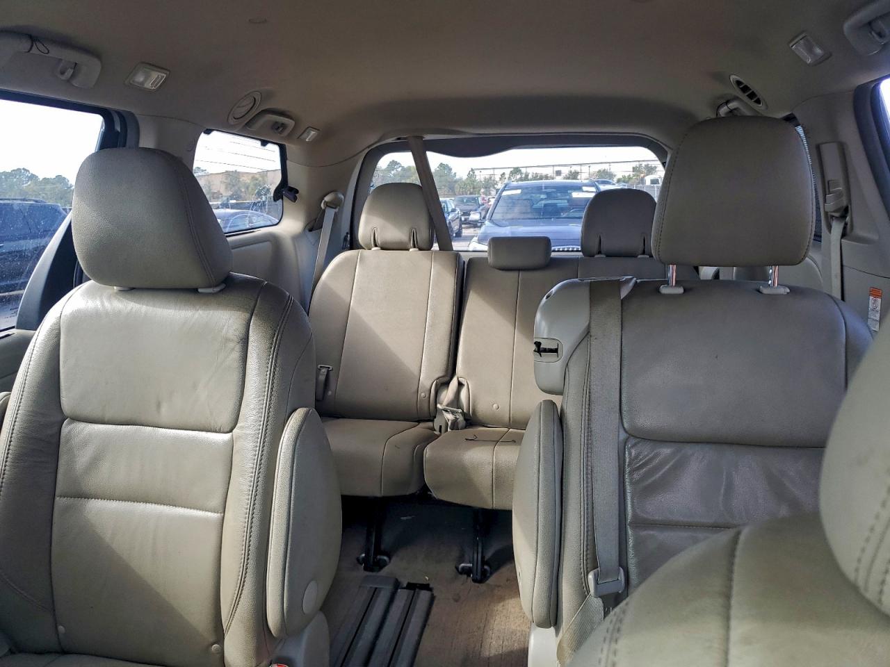 2017 TOYOTA SIENNA XLE photo 10