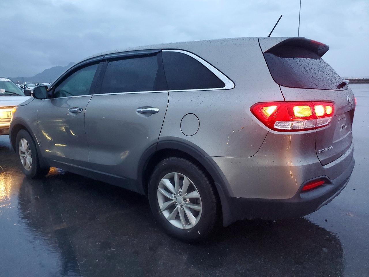 2017 KIA SORENTO LX photo 2