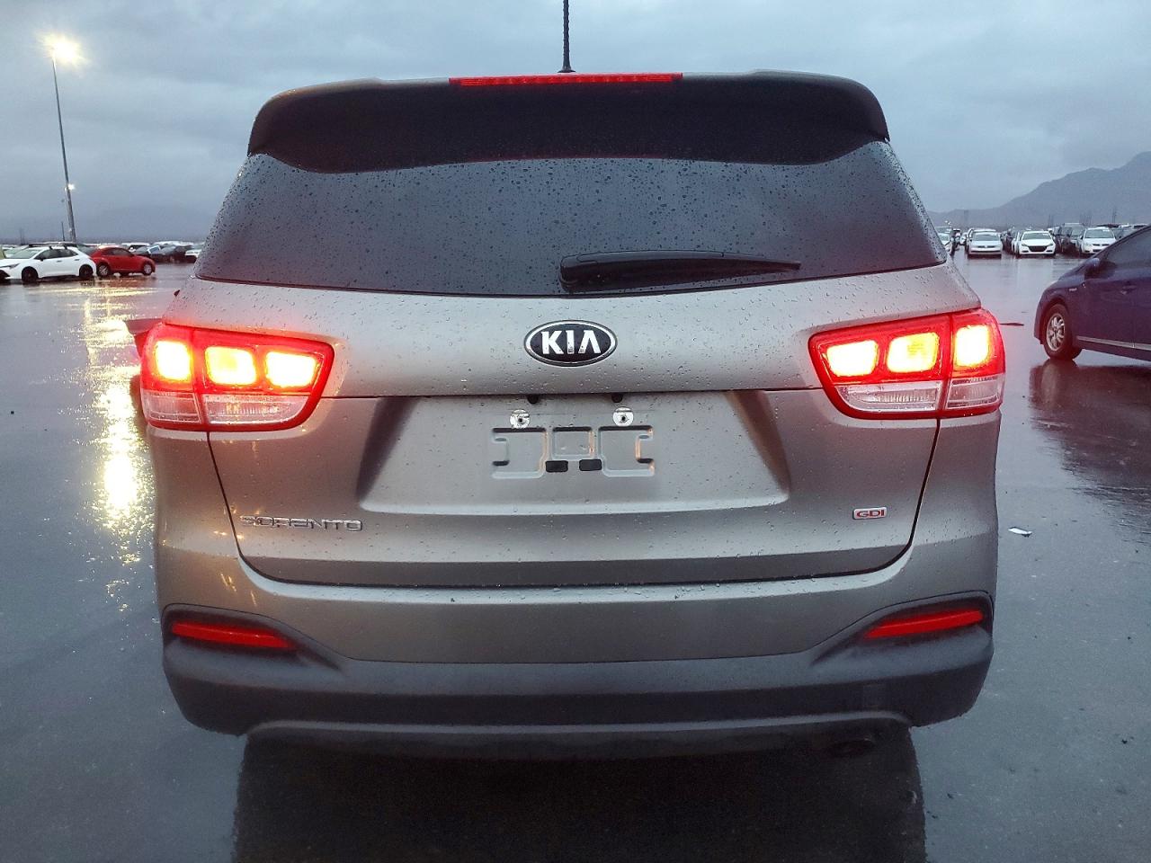 2017 KIA SORENTO LX photo 6
