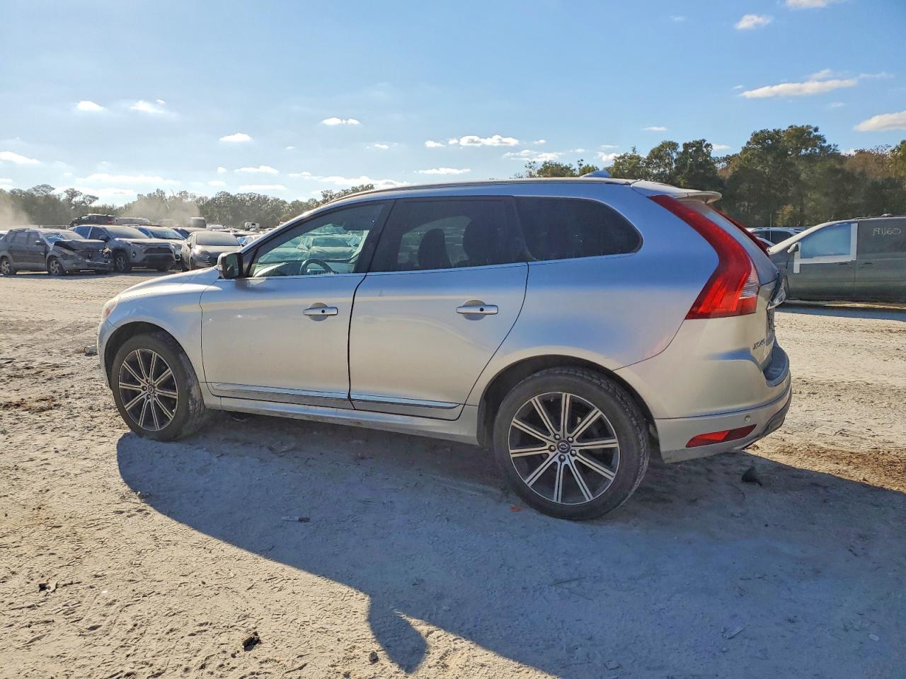 2015 VOLVO XC60 T6 PLATINUM photo 2
