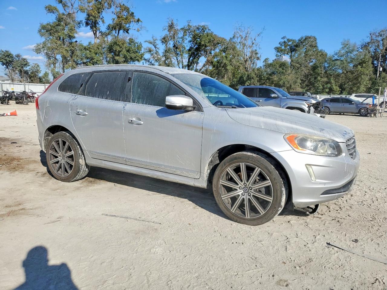 2015 VOLVO XC60 T6 PLATINUM photo 4