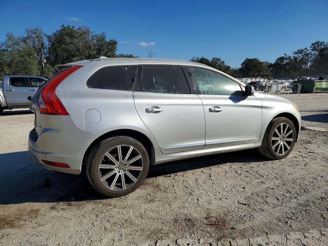 2015 VOLVO XC60 T6 PLATINUM photo 3