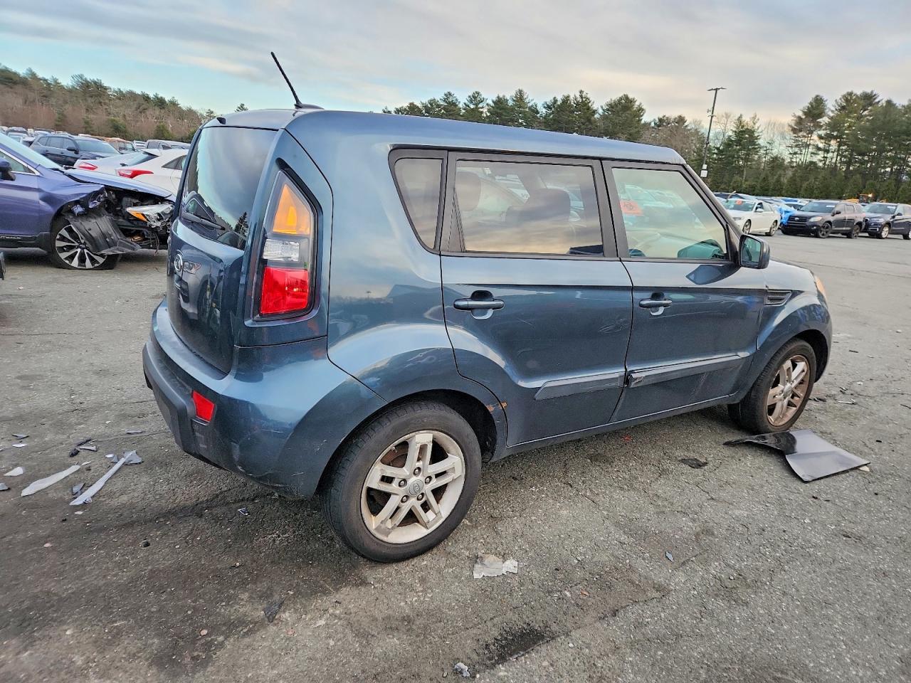 2011 KIA SOUL + photo 3