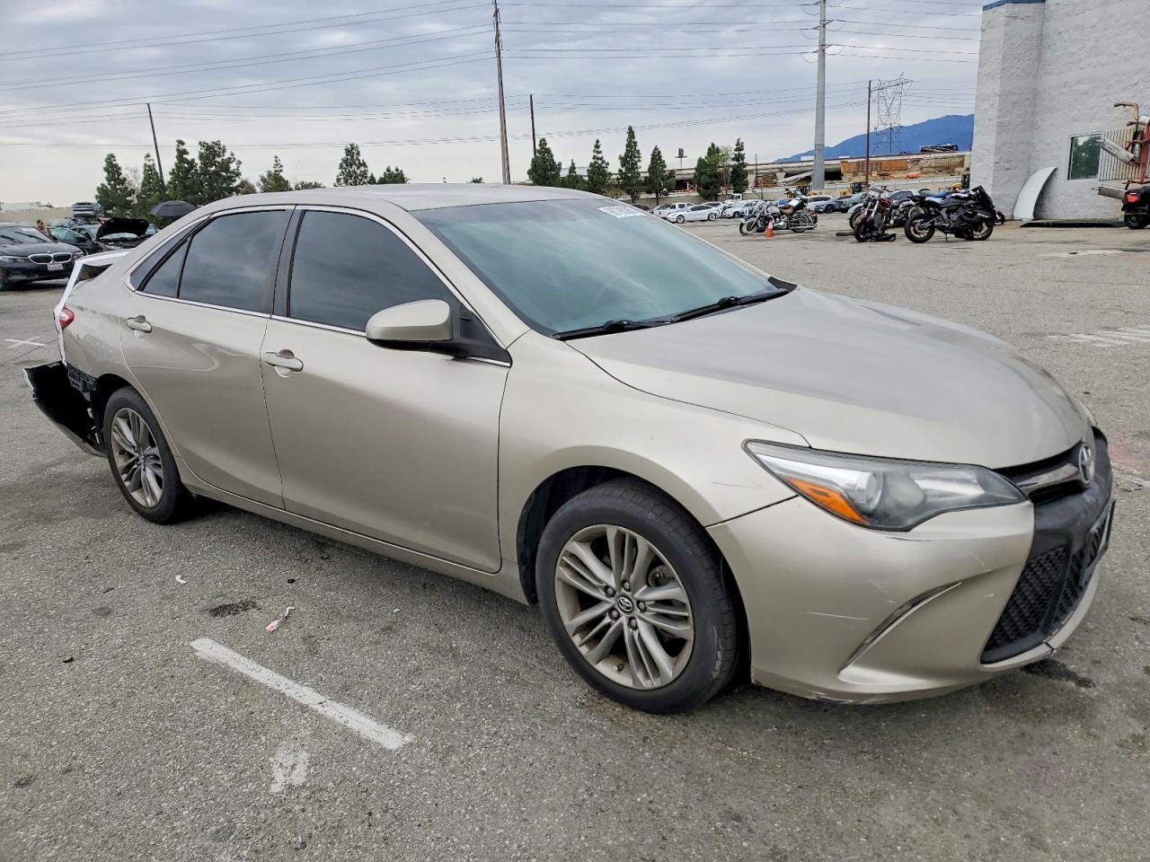 2016 TOYOTA CAMRY LE photo 4