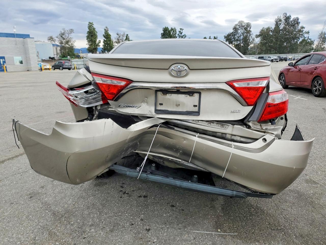 2016 TOYOTA CAMRY LE photo 6