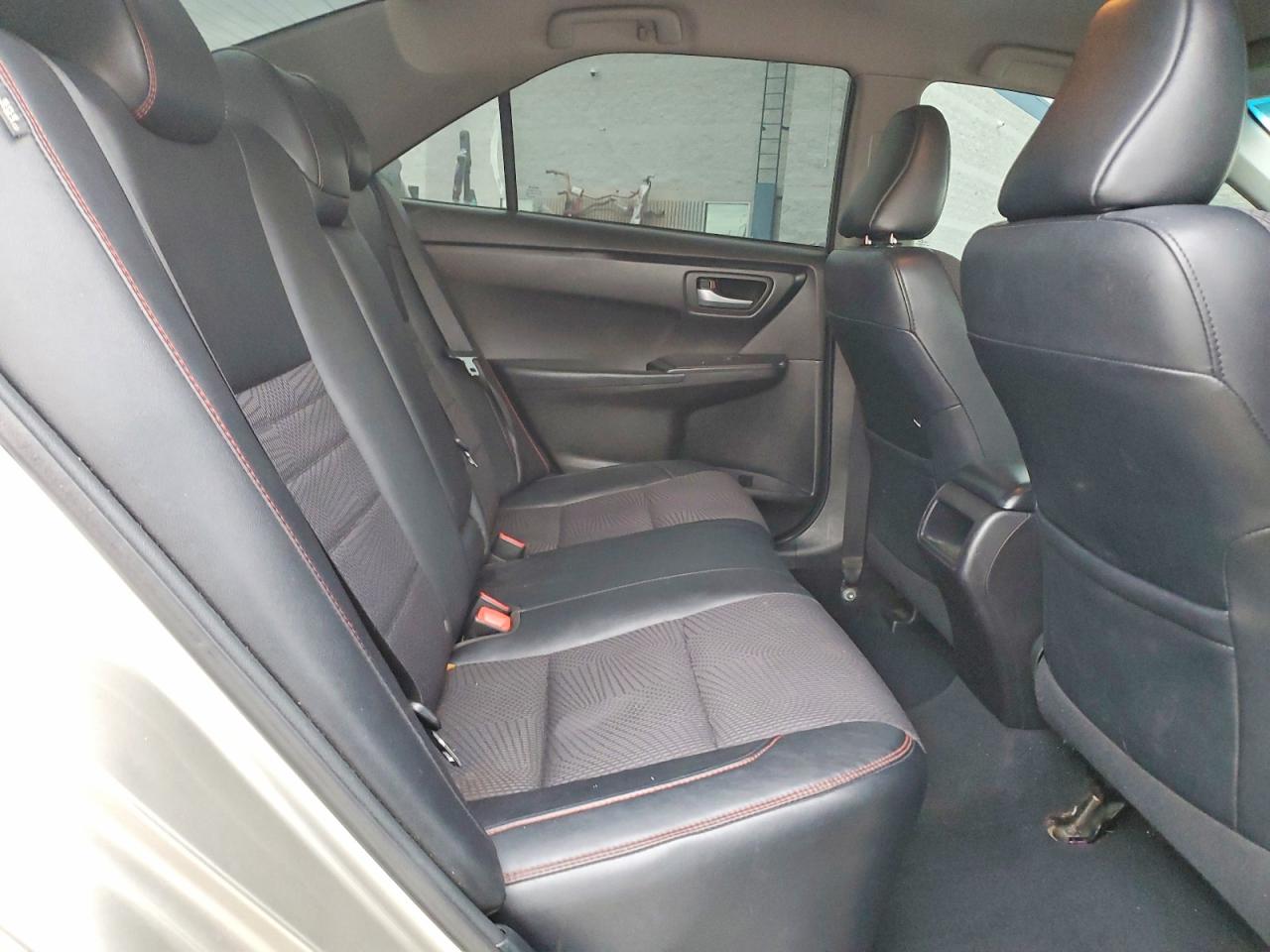 2016 TOYOTA CAMRY LE photo 10