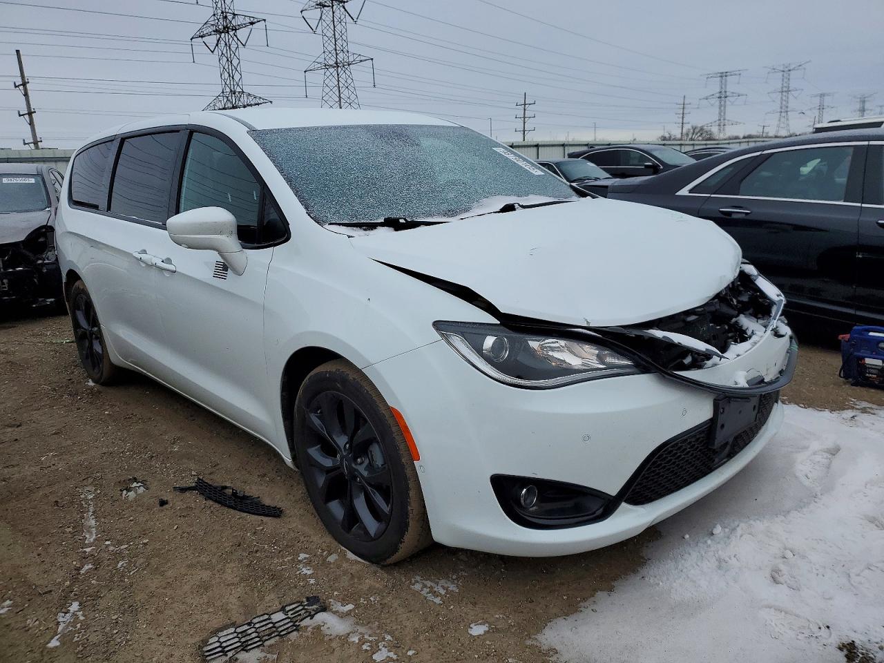 2019 CHRYSLER PACIFICA TOURING PLUS photo 4