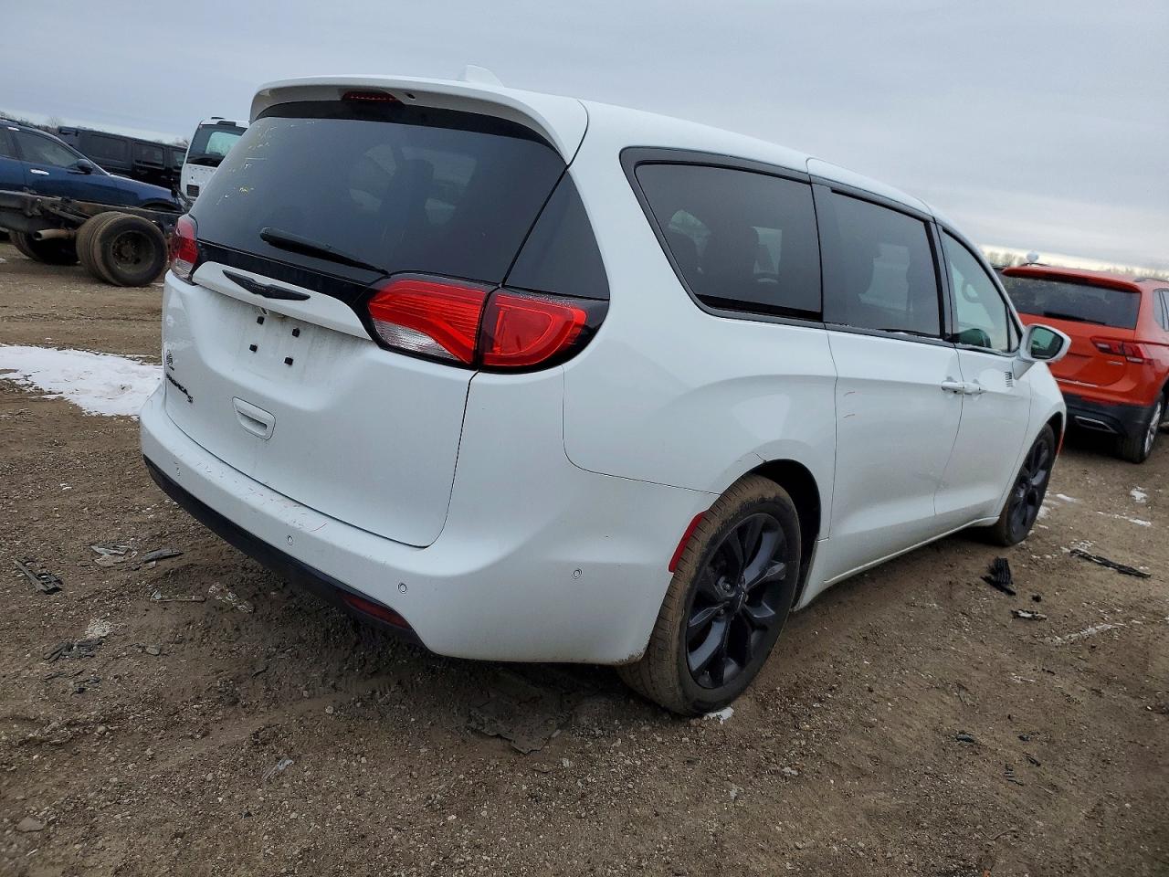 2019 CHRYSLER PACIFICA TOURING PLUS photo 3